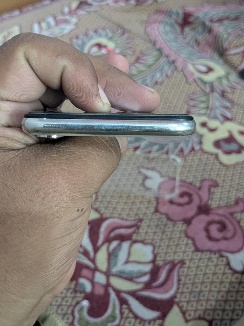 Apple iPhone X 4