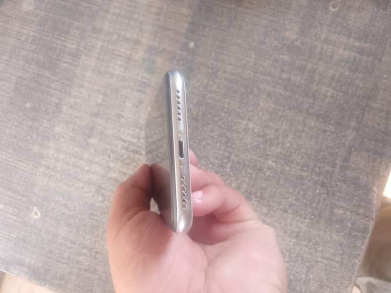 Apple iPhone X 3