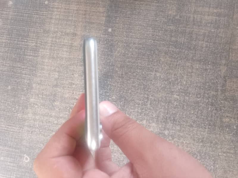 Apple iPhone X 4
