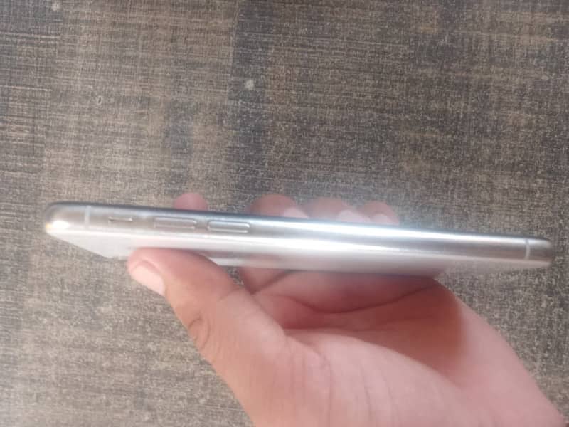 Apple iPhone X 5