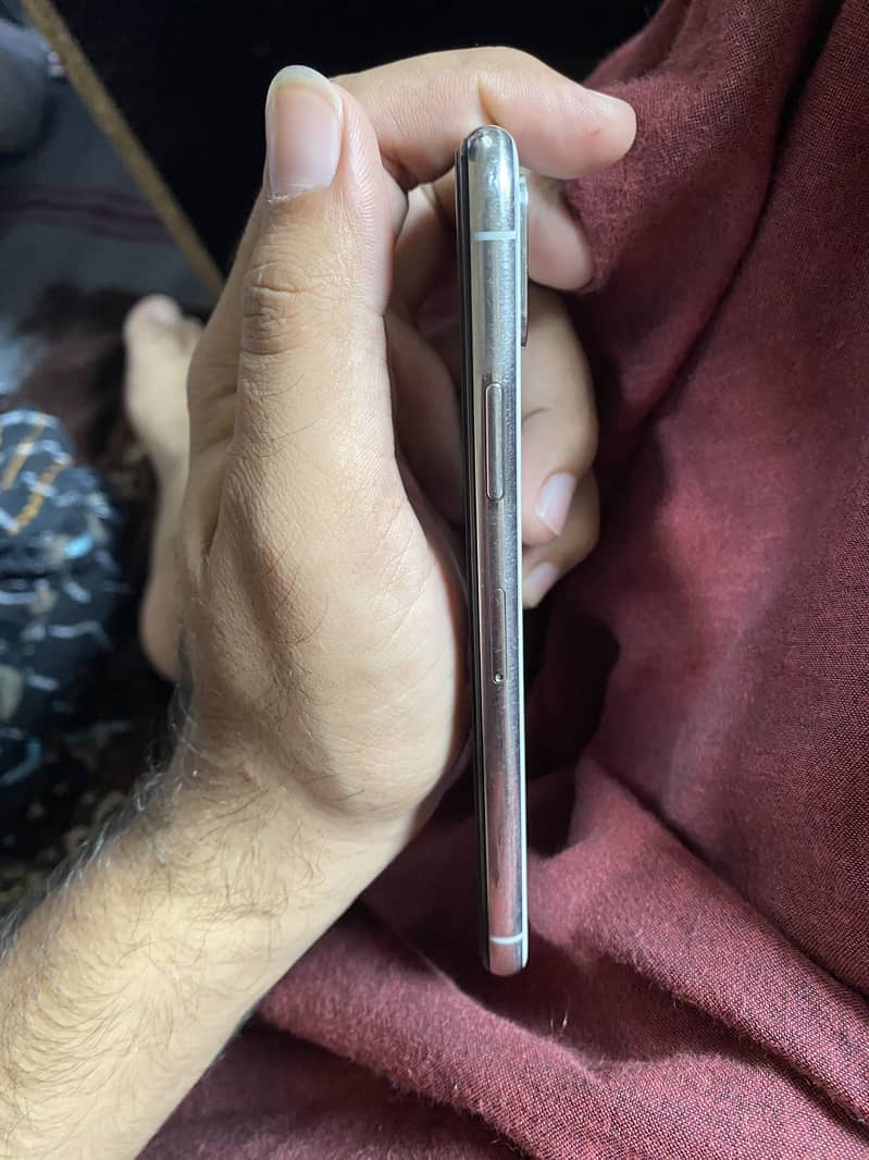 Apple iPhone X 4
