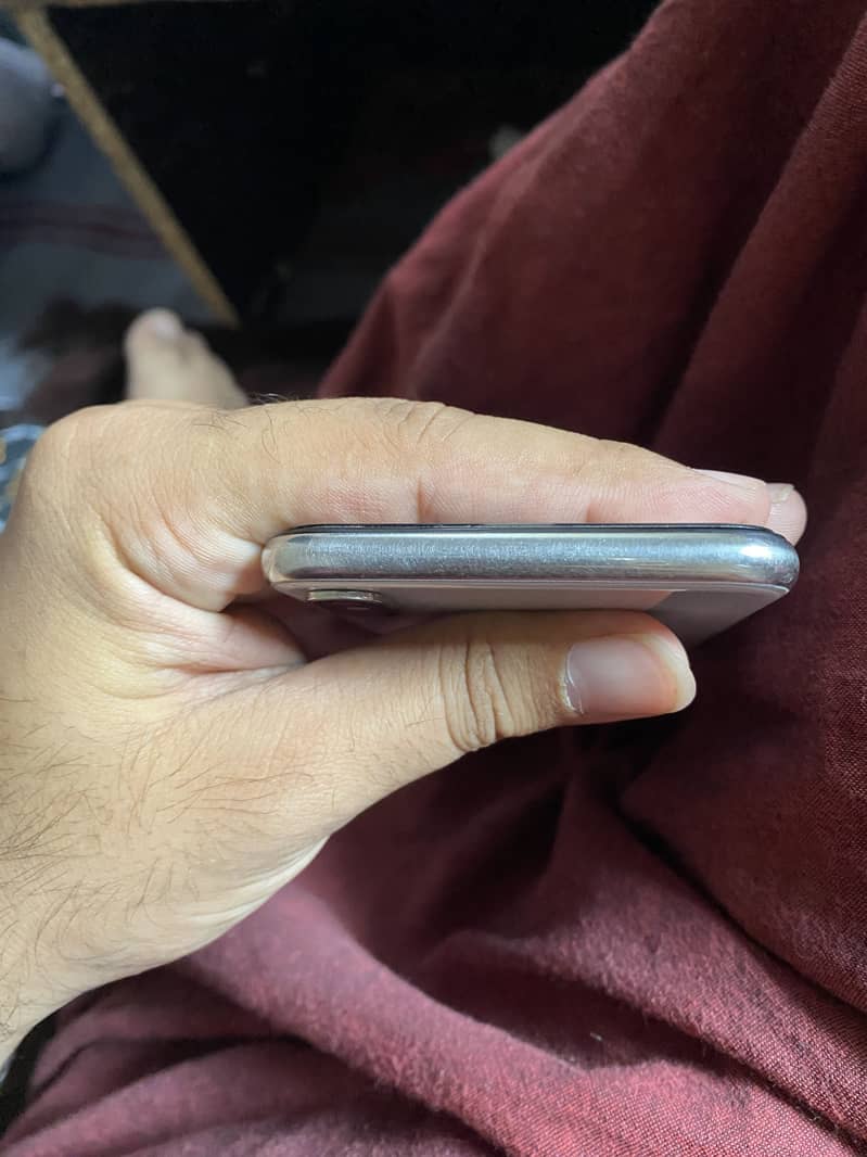 Apple iPhone X 3