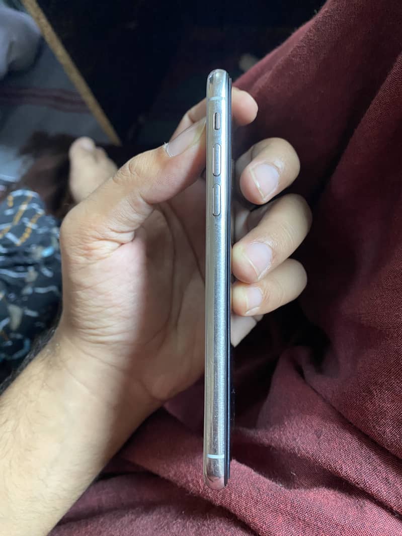 Apple iPhone X 5