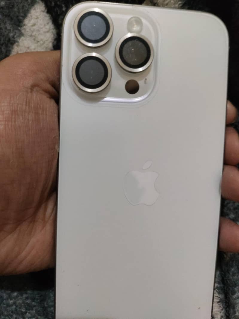 Apple iPhone 16 Pro Max 2