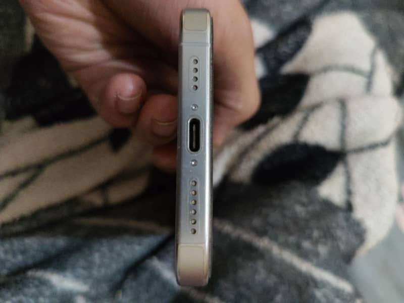 Apple iPhone 16 Pro Max 3