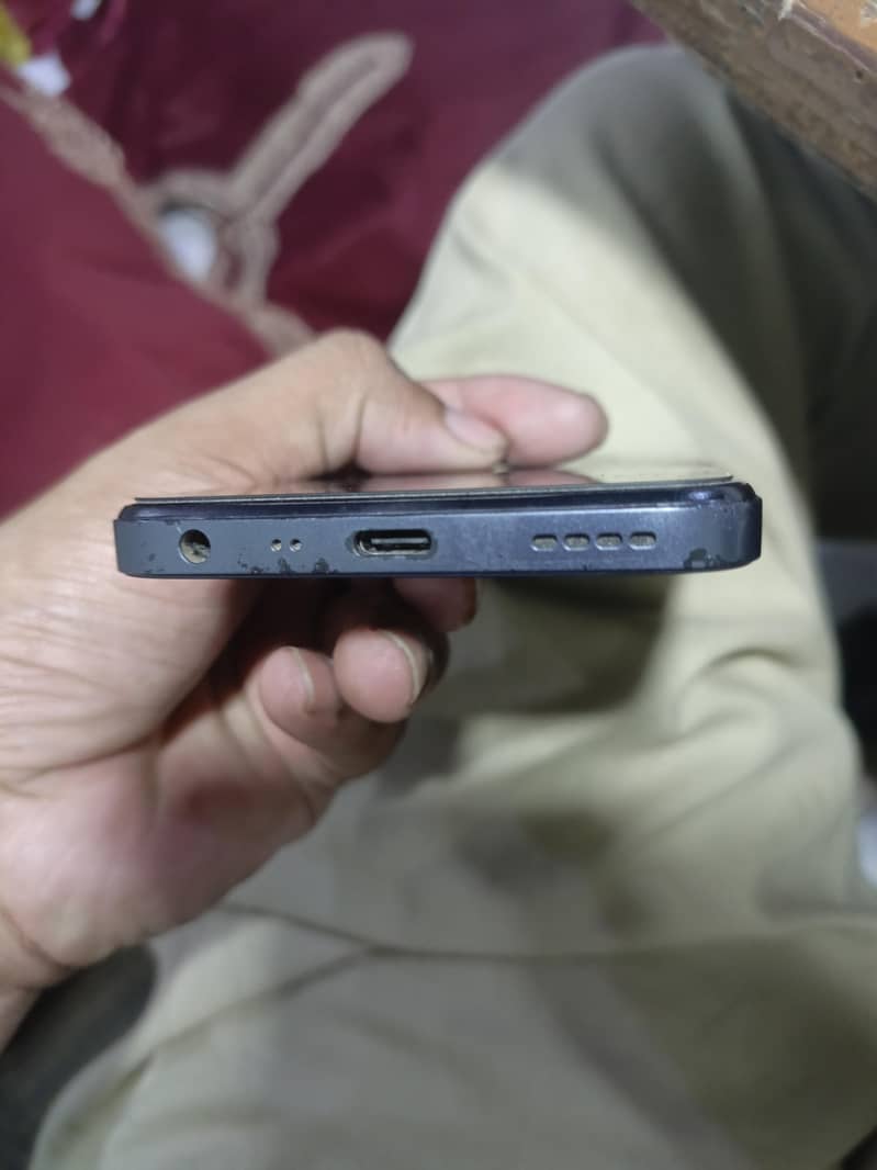 Realme C35 4