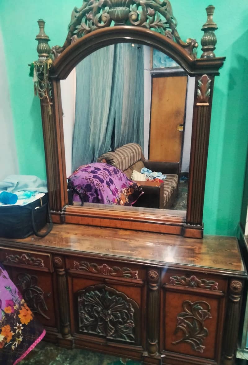 خوبصورت نقش و نگار والا لکڑی کا بیڈ سیٹ برائے فروخت 6