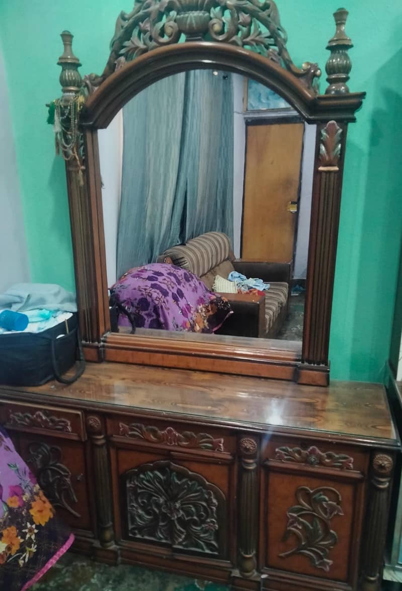 خوبصورت نقش و نگار والا لکڑی کا بیڈ سیٹ برائے فروخت 8