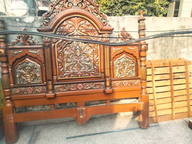 خوبصورت نقش و نگار والا لکڑی کا بیڈ سیٹ برائے فروخت 11