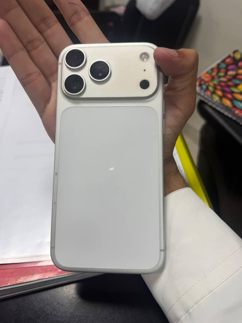 Apple iPhone 17 Pro Max 0