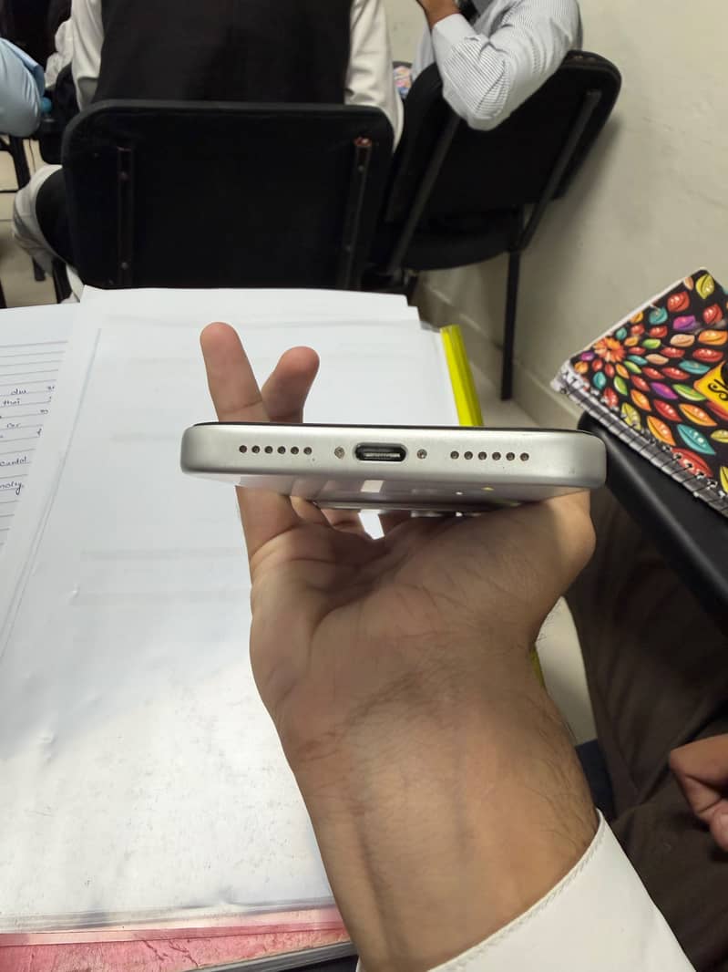 Apple iPhone 17 Pro Max 4