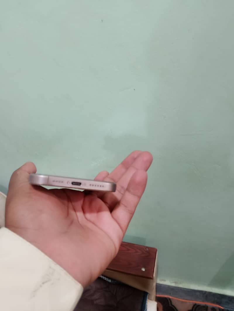 Apple iPhone 16 Pro Max 2
