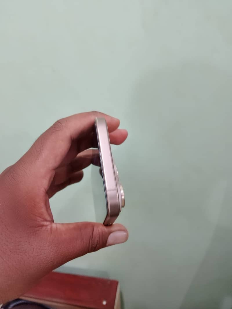 Apple iPhone 16 Pro Max 3