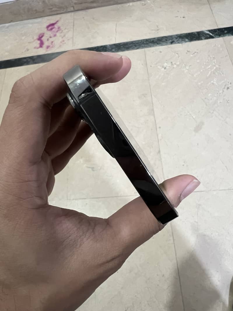 Apple iPhone 13 Pro 4