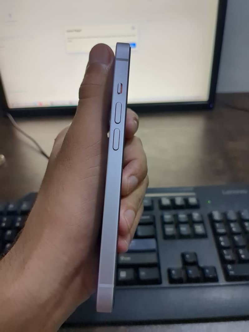 Apple iPhone 14 4