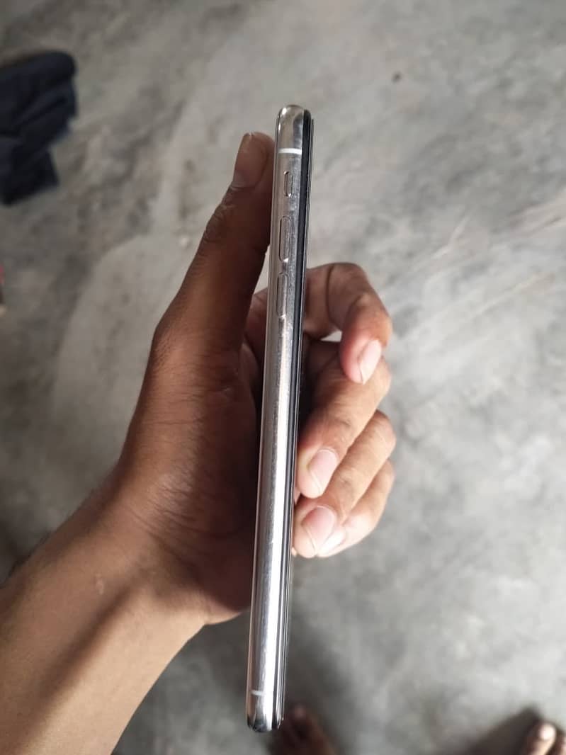 Apple iPhone XS Max 1