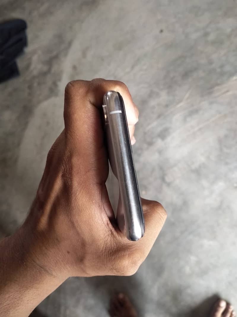 Apple iPhone XS Max 5