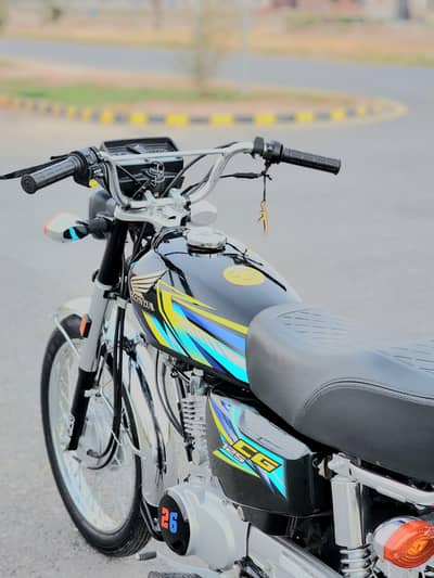 Honda 125 black 26 model