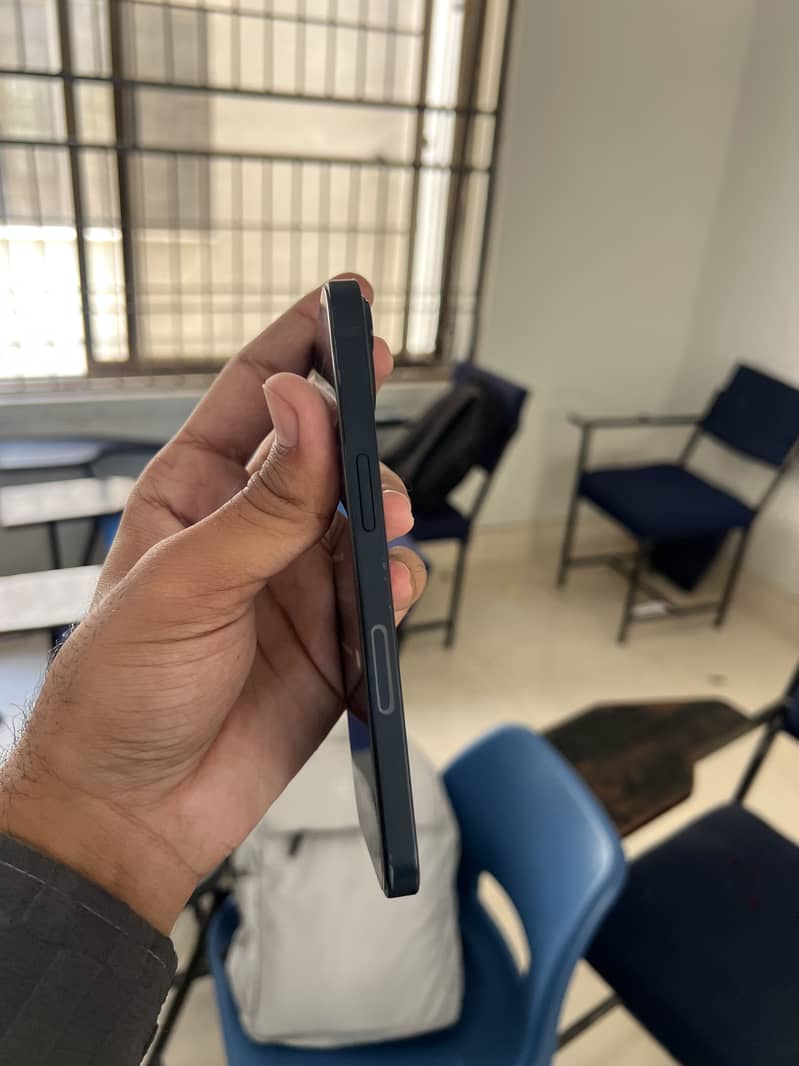 Apple iPhone 13 2