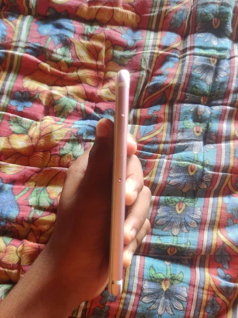 Apple iPhone 6S 3