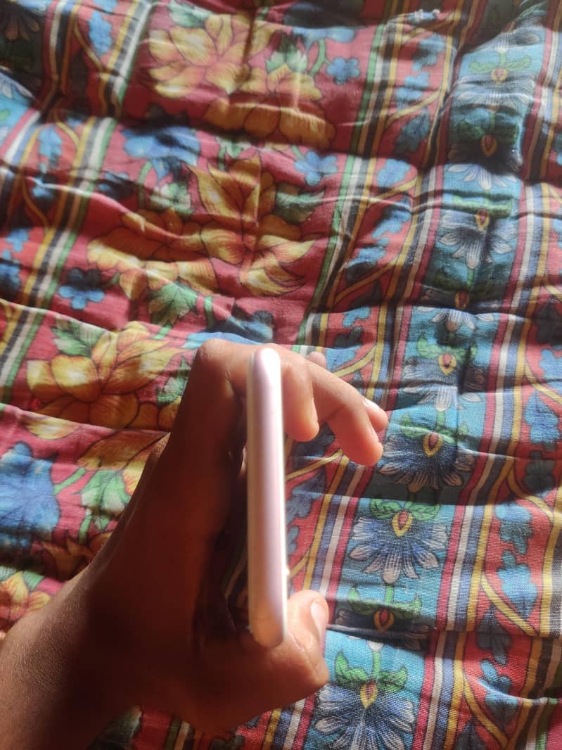 Apple iPhone 6S 4
