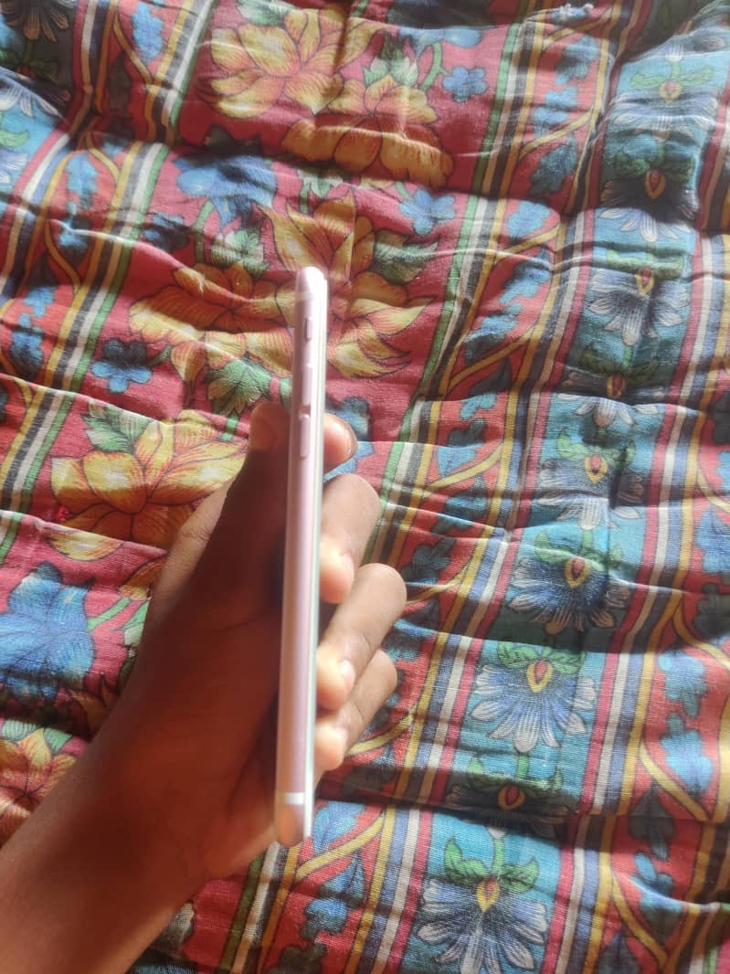 Apple iPhone 6S 5