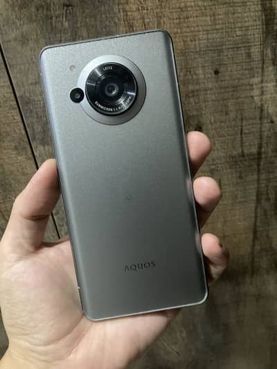 Sharp Aquos R7 dual sim approved 12/256 gaming beast