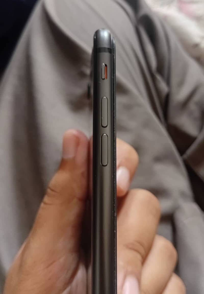 iPhone 8 3