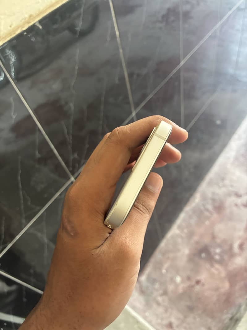 Apple iPhone 12 mini 4