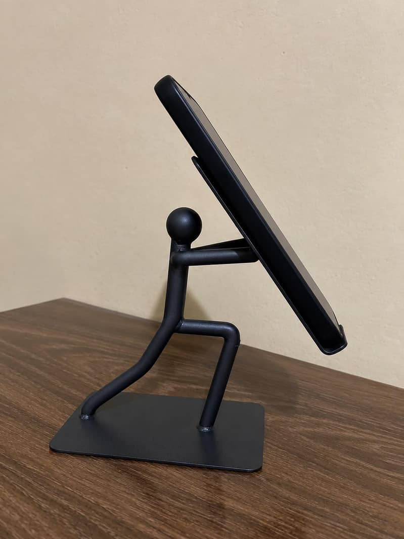 Mobile Holding Stand 1