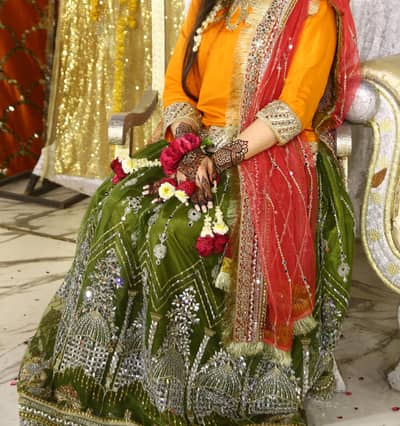 mehndi dress only one time use