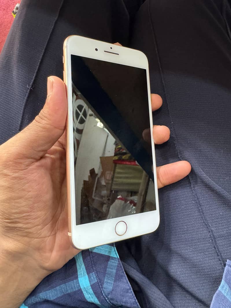 Apple iPhone 8 Plus 1