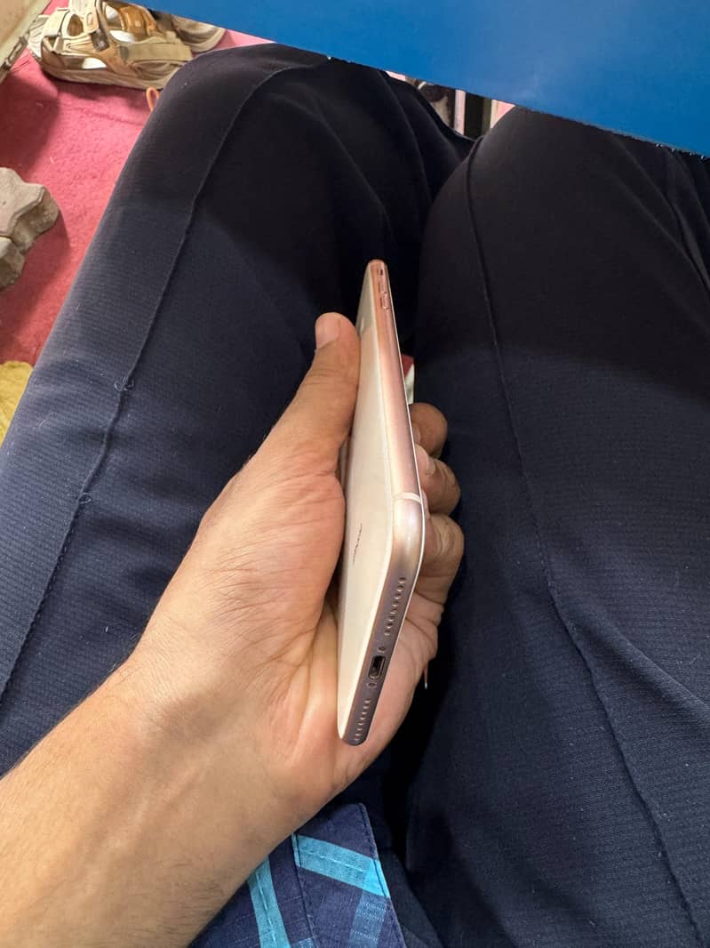 Apple iPhone 8 Plus 3