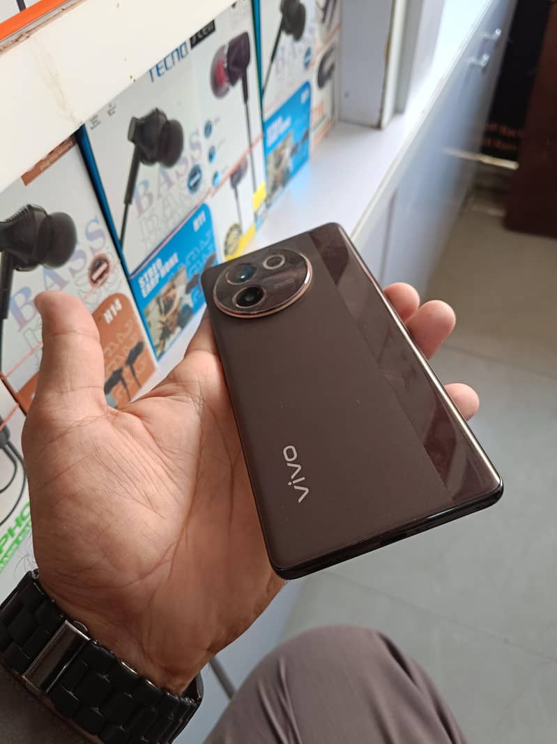 Vivo V30 e 1