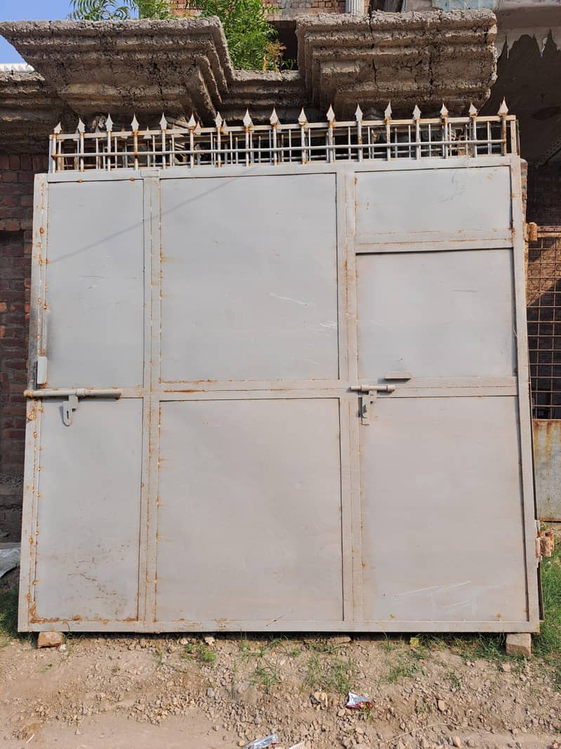 Main Gate iron 0