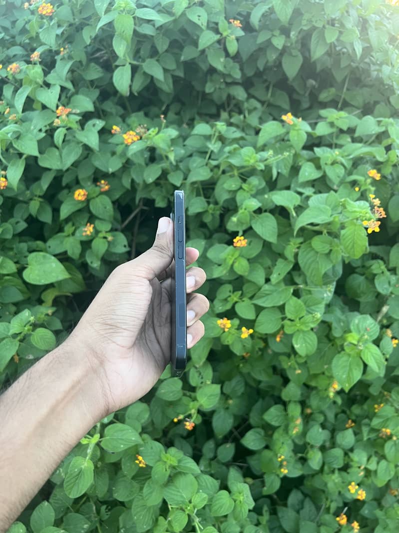 Apple iPhone 15 jv 4