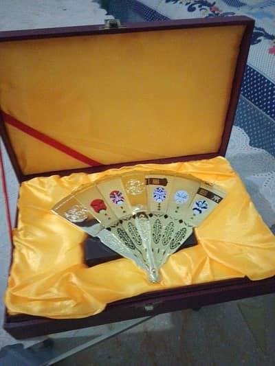 Chinese Decorative Folding Hand Fan with Luxury Gift Box