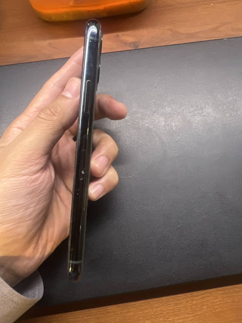 Apple iPhone 11 Pro 2