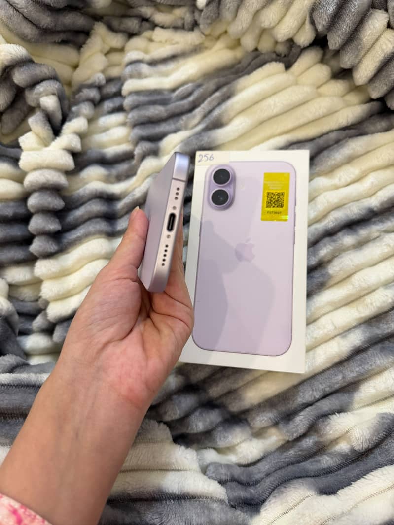 Apple iPhone 17 8