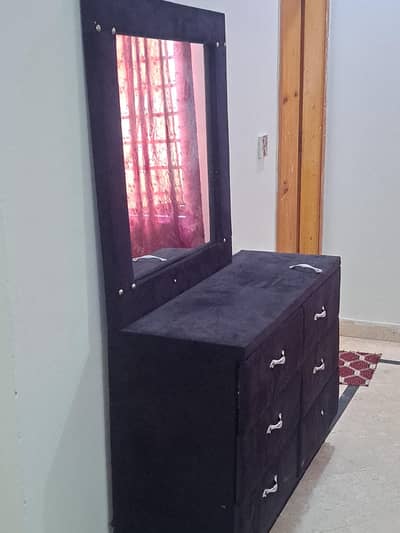 im selling my lush condition bed set