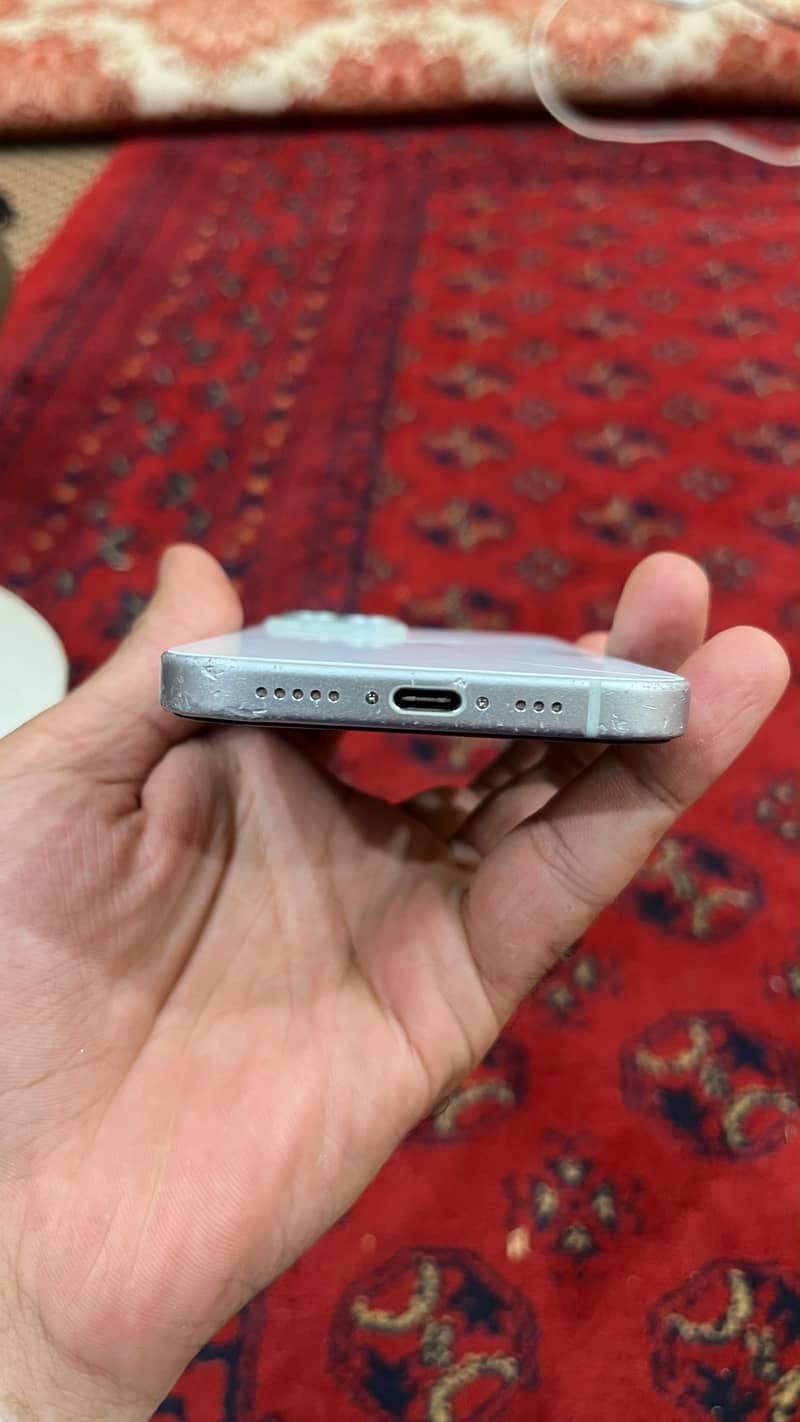Apple iPhone 15 4