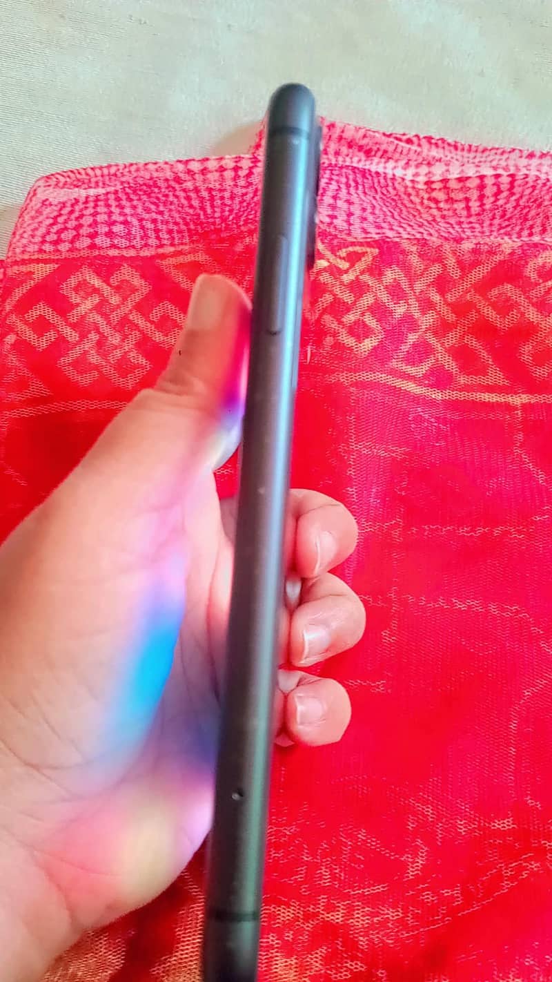 Apple iPhone 11 3