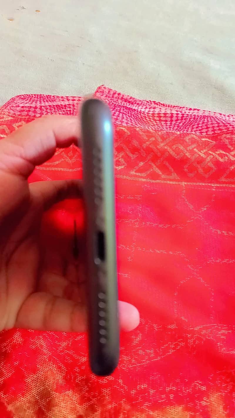 Apple iPhone 11 7