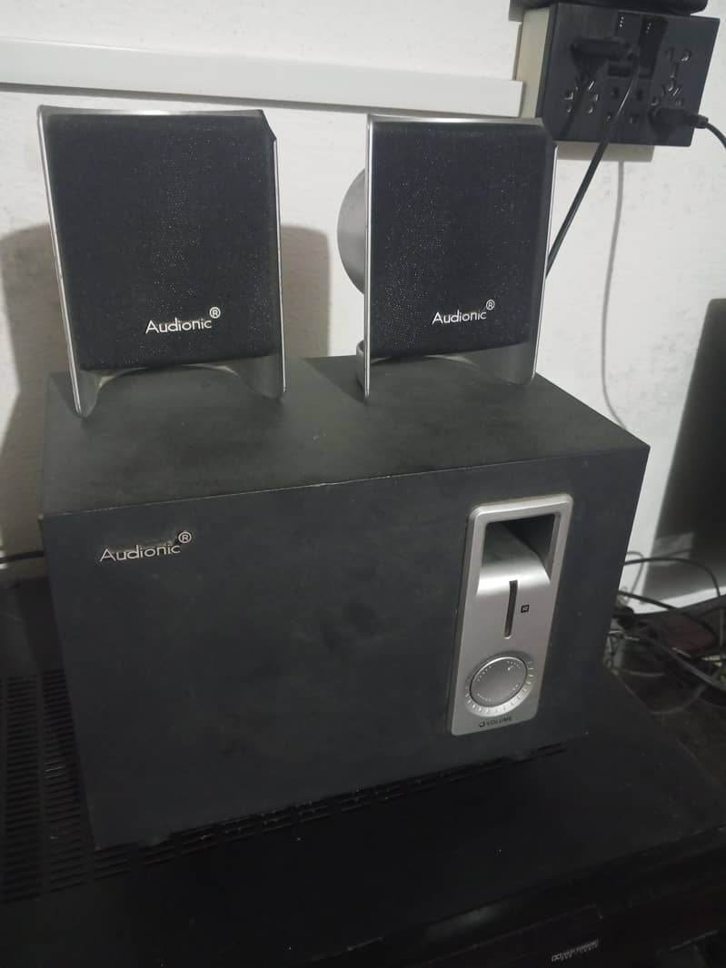 audionic computer speakers . exchange possible 2