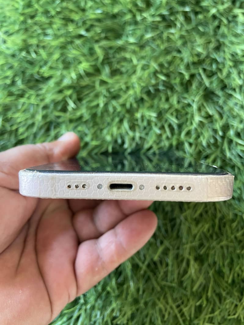 Apple iPhone 13 5