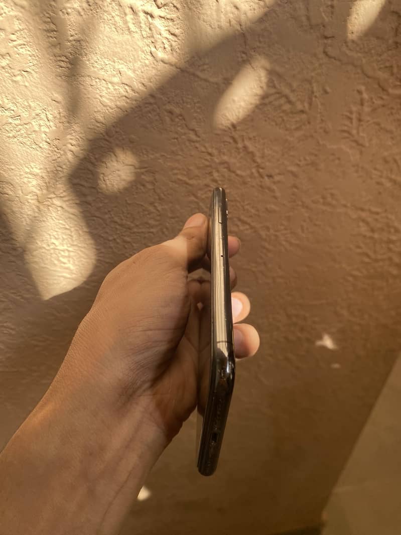 Apple iPhone X 6