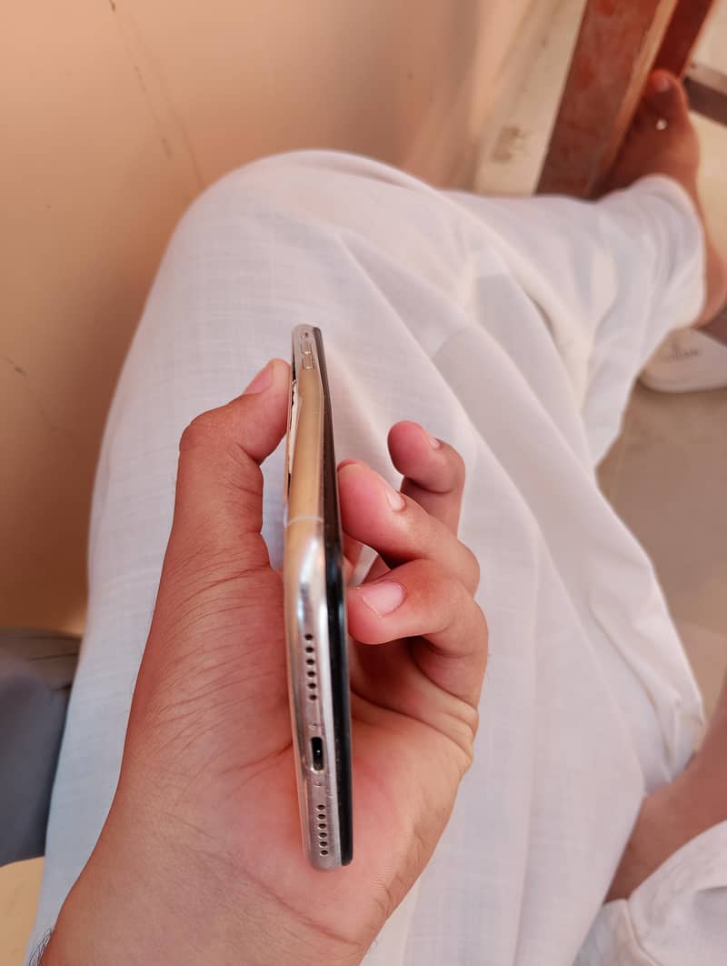 iPhone seller 1