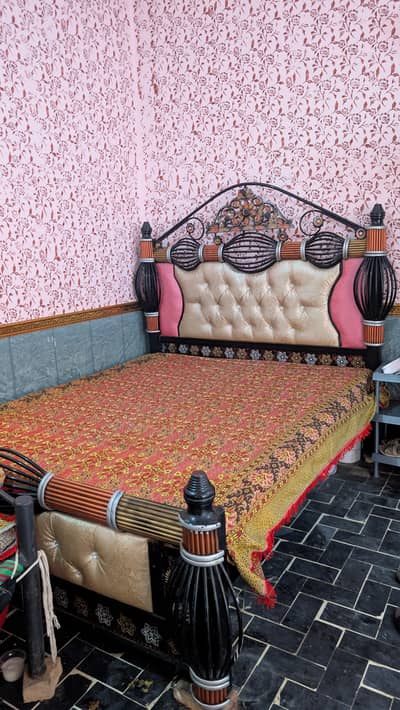 Iron double bed and Almaari for sale