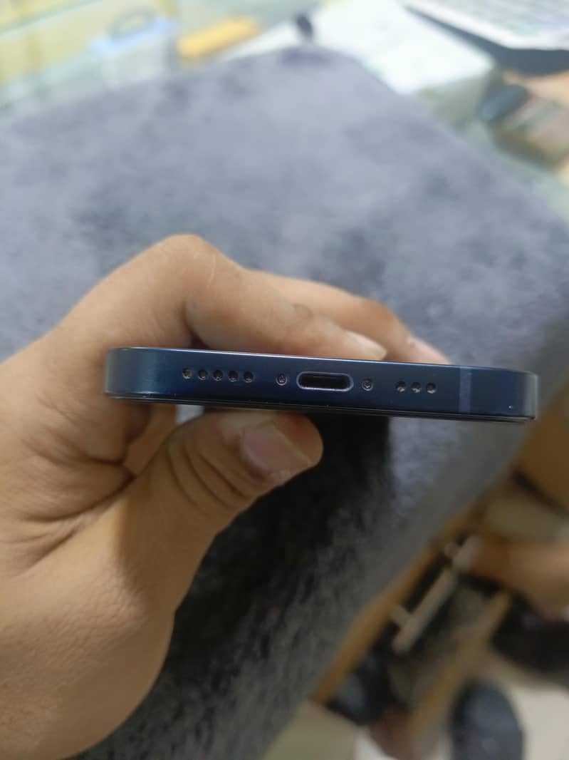Apple iPhone 13 0