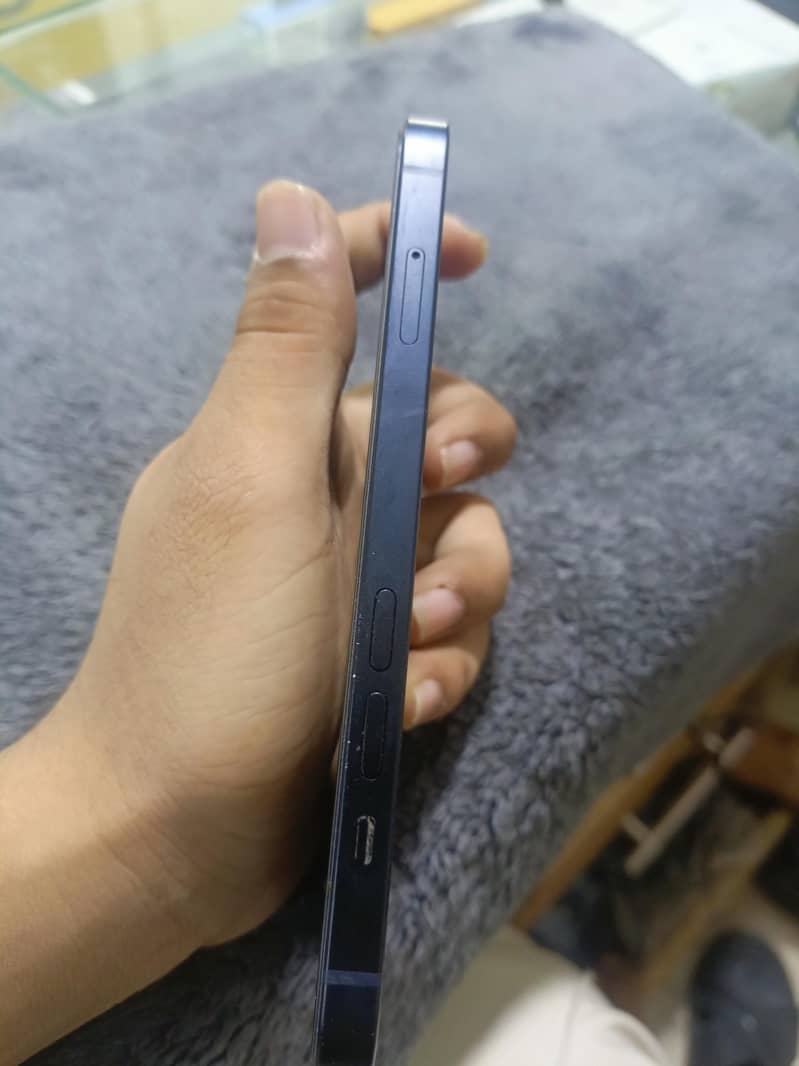 Apple iPhone 13 1